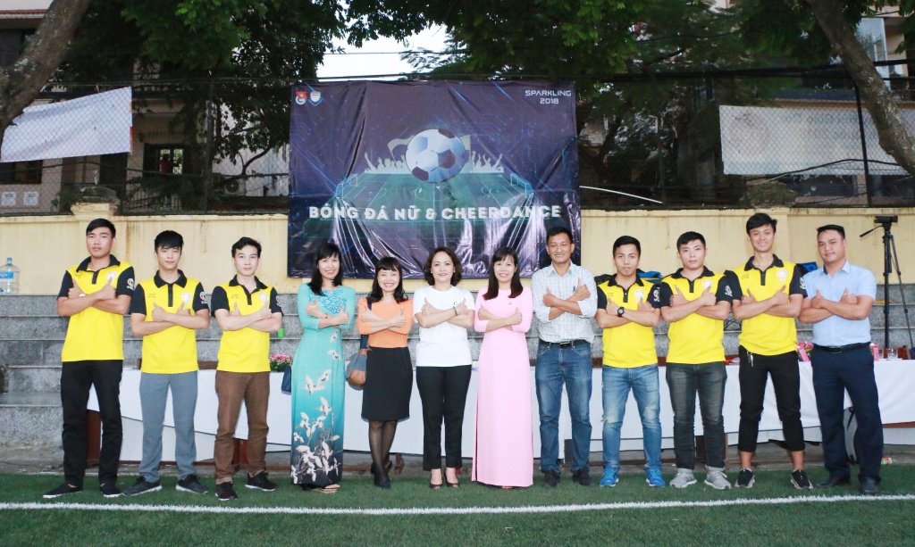 Sôi động đêm chung kết cuộc thi tài năng học sinh Chu Văn An - ngôi trường 110 tuổi soi dong dem chung ket cuoc thi tai nang hoc sinh chu van an ngoi truong 110 tuoi