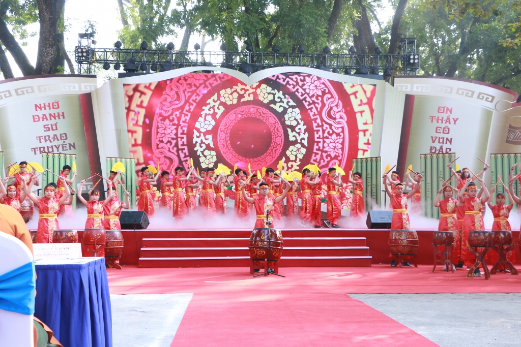 Những hình ảnh xúc động tại đại lễ 110 năm ngày truyền thống trường THPT Chu Văn An nhung hinh anh xuc dong tai dai le 110 nam ngay truyen thong truong thpt chu van an