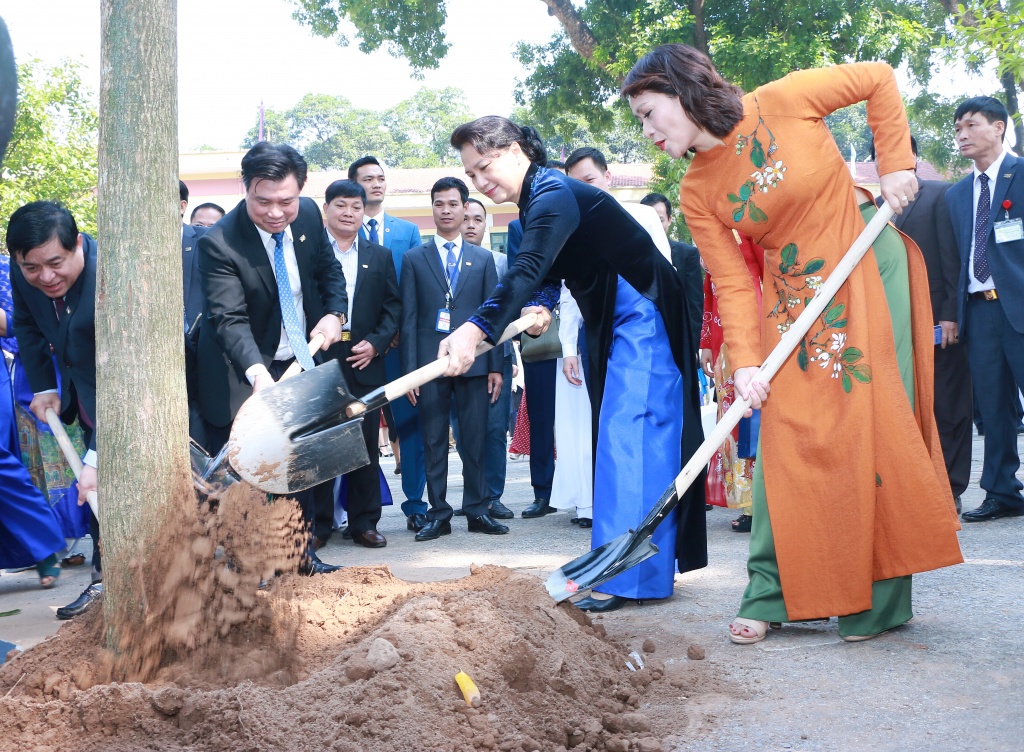 Những hình ảnh xúc động tại đại lễ 110 năm ngày truyền thống trường THPT Chu Văn An nhung hinh anh xuc dong tai dai le 110 nam ngay truyen thong truong thpt chu van an