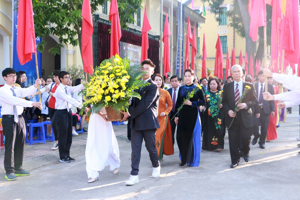 Những hình ảnh xúc động tại đại lễ 110 năm ngày truyền thống trường THPT Chu Văn An nhung hinh anh xuc dong tai dai le 110 nam ngay truyen thong truong thpt chu van an