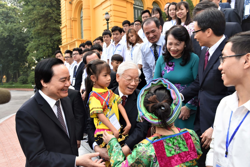 Tổng Bí thư, Chủ tịch nước Nguyễn Phú Trọng: Các em học sinh, sinh viên cần có cả đức và tài tong bi thu chu tich nuoc nguyen phu trong cac em hoc sinh sinh vien can co ca duc va tai