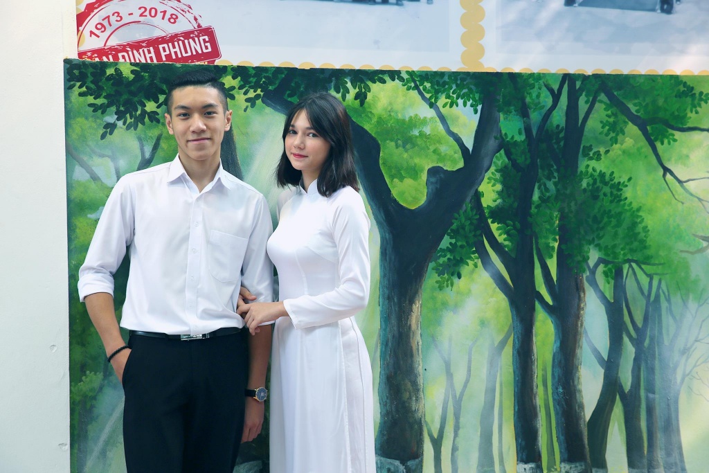 truong thpt phan dinh phung thay ao moi chuan bi buoc sang tuoi 45