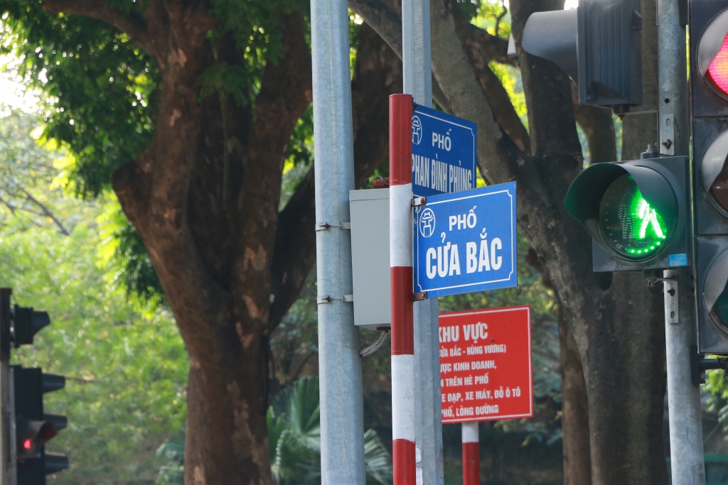 tam su cua tac gia buc tranh tuong khung o truong thpt phan dinh phung