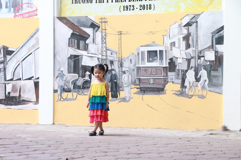 tam su cua tac gia buc tranh tuong khung o truong thpt phan dinh phung