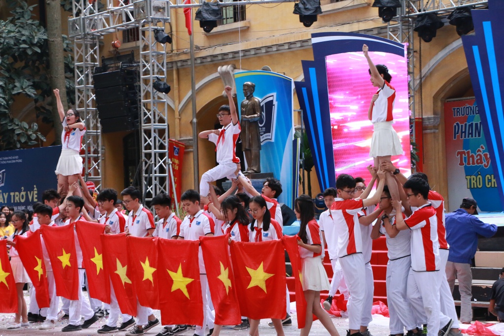 co tro truong phan dinh phung soi dong trong dieu nhay rumba dieu luyen