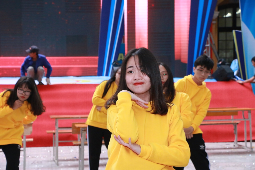 co tro truong phan dinh phung soi dong trong dieu nhay rumba dieu luyen