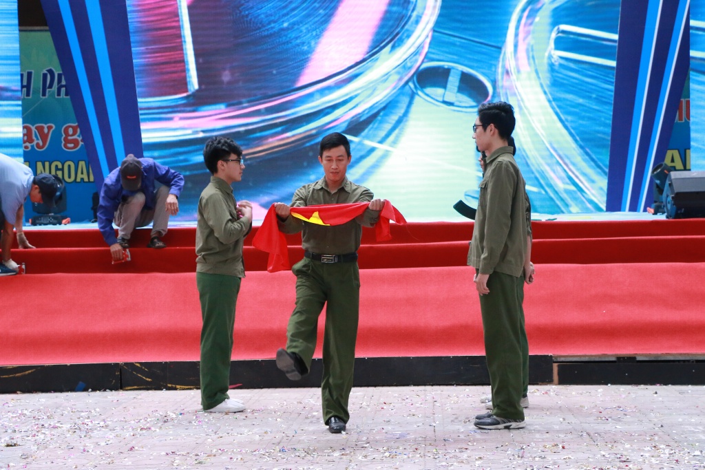 Cô trò trường Phan Đình Phùng sôi động trong điệu nhảy zumba điêu luyện co tro truong phan dinh phung soi dong trong dieu nhay rumba dieu luyen