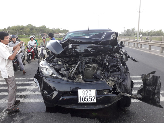 tai nan kinh hoang giua 2 xe tai o to mazda cx5 va 2 xe may
