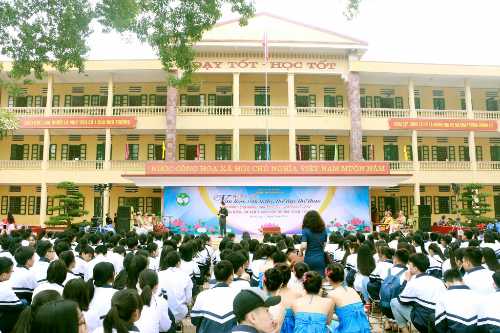Hàng nghìn học sinh hào hứng với nghệ thuật tuồng tại trường THPT Hoài Đức B hang nghin hoc sinh hao hung voi nghe thuat tuong tai truong thpt hoai duc b