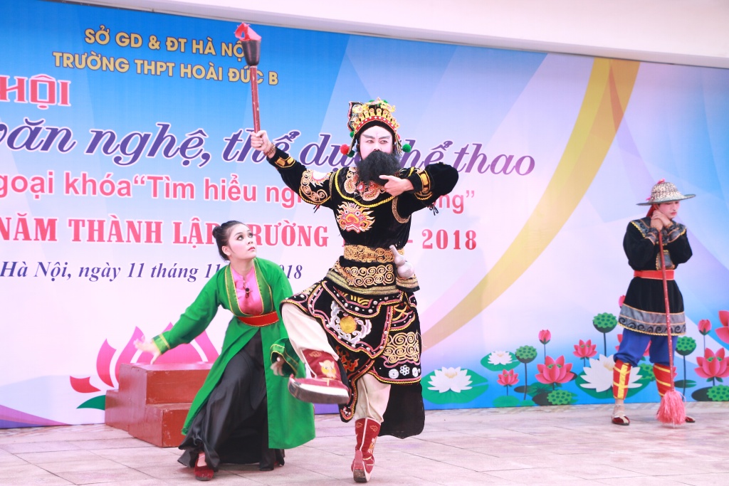 Hàng nghìn học sinh hào hứng với nghệ thuật tuồng tại trường THPT Hoài Đức B hang nghin hoc sinh hao hung voi nghe thuat tuong tai truong thpt hoai duc b