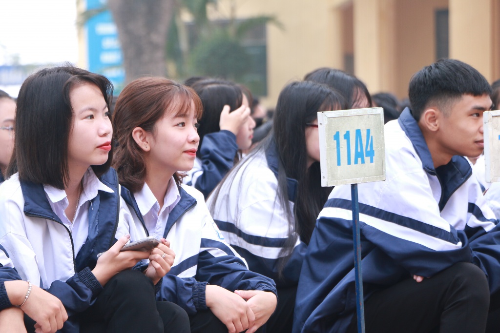 Hàng nghìn học sinh hào hứng với nghệ thuật tuồng tại trường THPT Hoài Đức B hang nghin hoc sinh hao hung voi nghe thuat tuong tai truong thpt hoai duc b