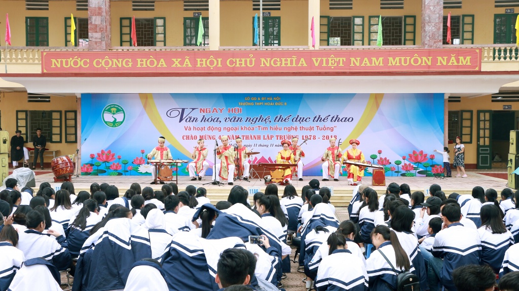 hang nghin hoc sinh hao hung voi nghe thuat tuong tai truong thpt hoai duc b