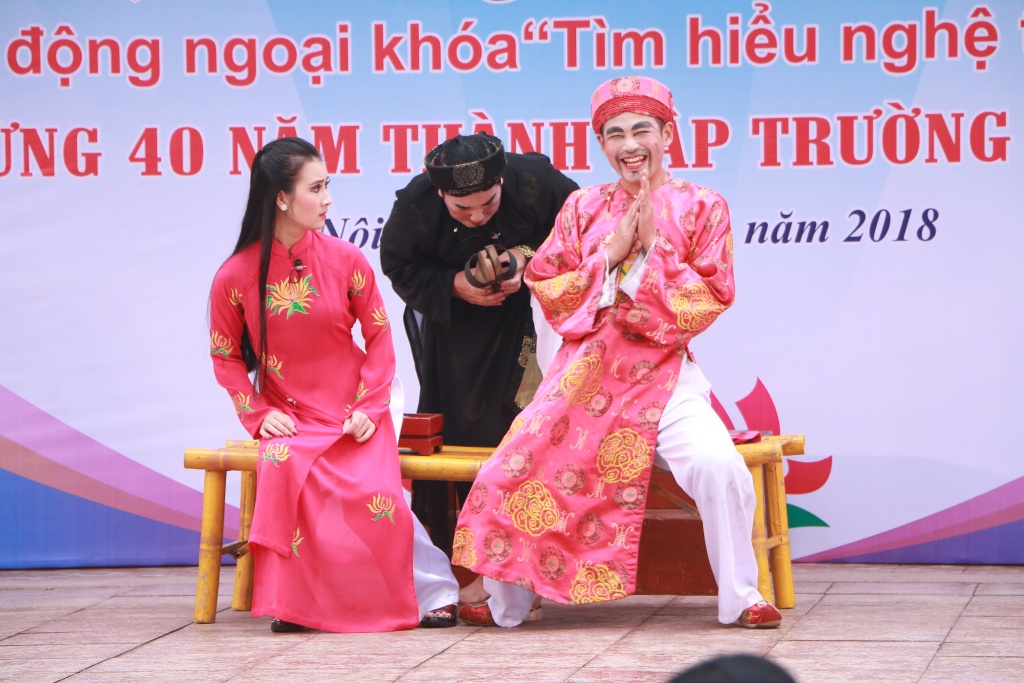 hang nghin hoc sinh hao hung voi nghe thuat tuong tai truong thpt hoai duc b