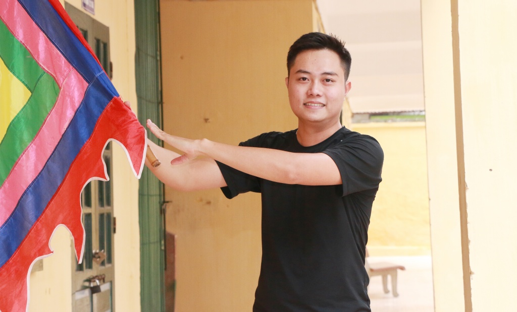Hàng nghìn học sinh hào hứng với nghệ thuật tuồng tại trường THPT Hoài Đức B hang nghin hoc sinh hao hung voi nghe thuat tuong tai truong thpt hoai duc b
