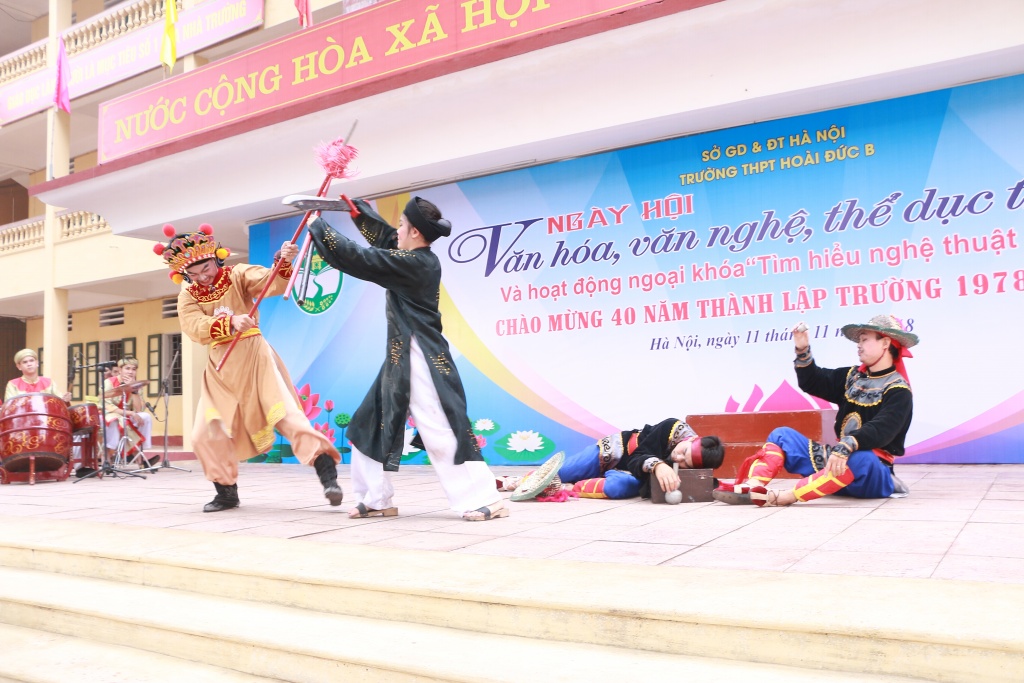 hang nghin hoc sinh hao hung voi nghe thuat tuong tai truong thpt hoai duc b
