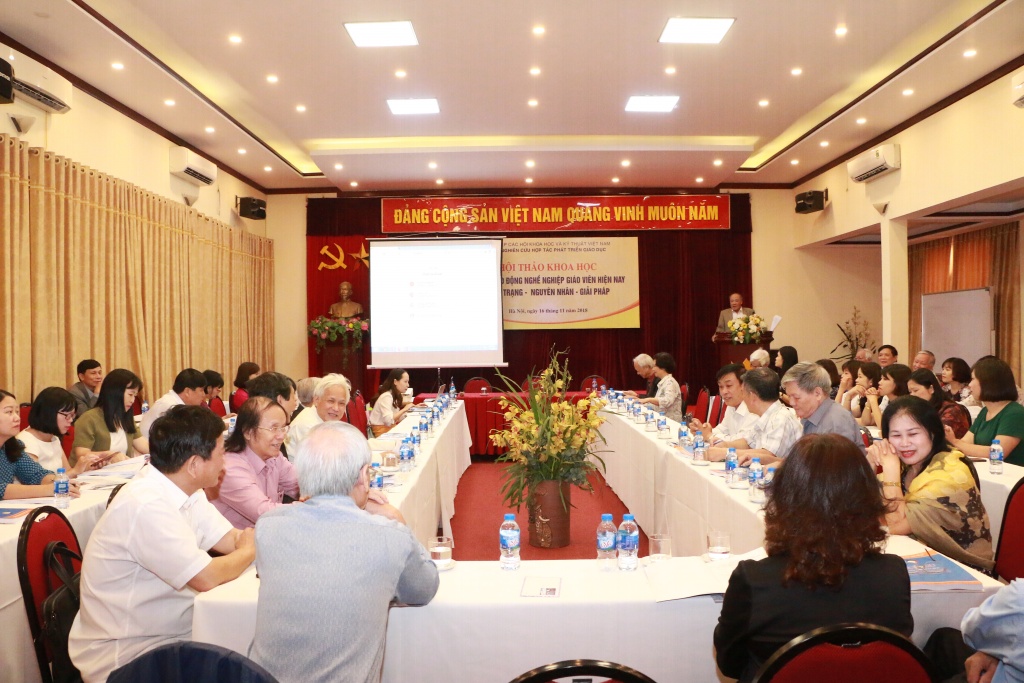luong thap lai chiu nhieu ap luc co giao vien phai bo nghe de di xuat khau lao dong