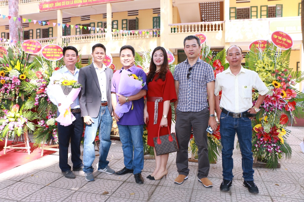 Nữ sinh 'khoe sắc' trong lễ kỉ niệm 40 năm thành lập trường THPT Hoài Đức B nu sinh khoe sac trong le ki niem 40 nam thanh lap truong thpt hoai duc b