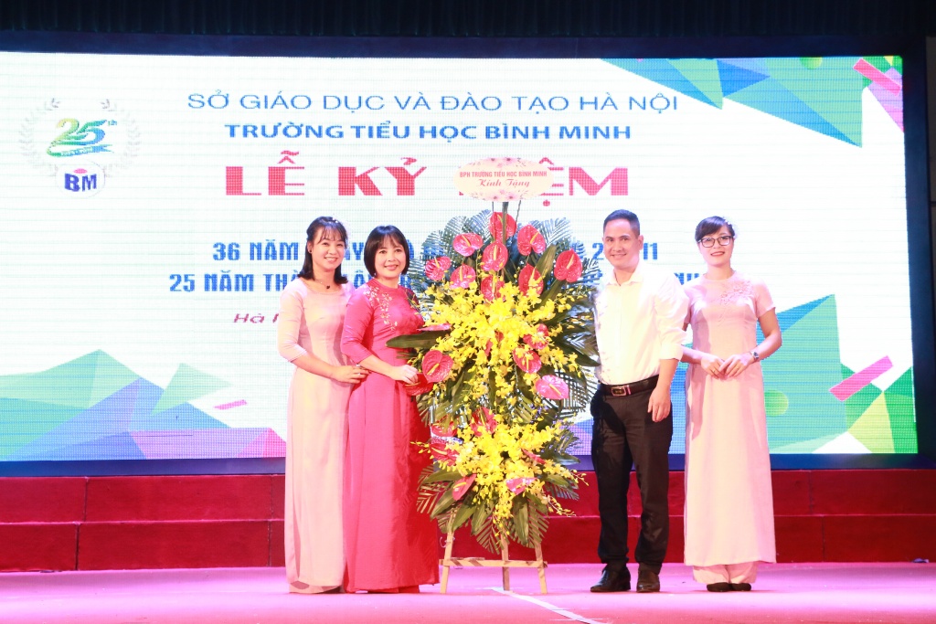 25 năm 'đưa đò' chắp cánh cho những 'vầng trăng khuyết' của trường Tiểu học Bình Minh 25 nam dua do chap canh cho nhung vang trang khuyet cua truong tieu hoc binh minh