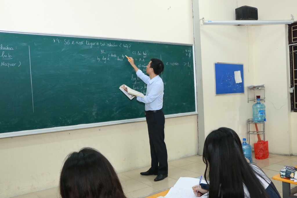 it nhat mot nua giao vien hoi han vi chon nghe giao