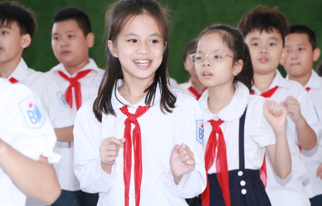 co giao 25 nam day tieu hoc co tre hoa nhap ngan le truoc mon qua 2011 cua hoc tro