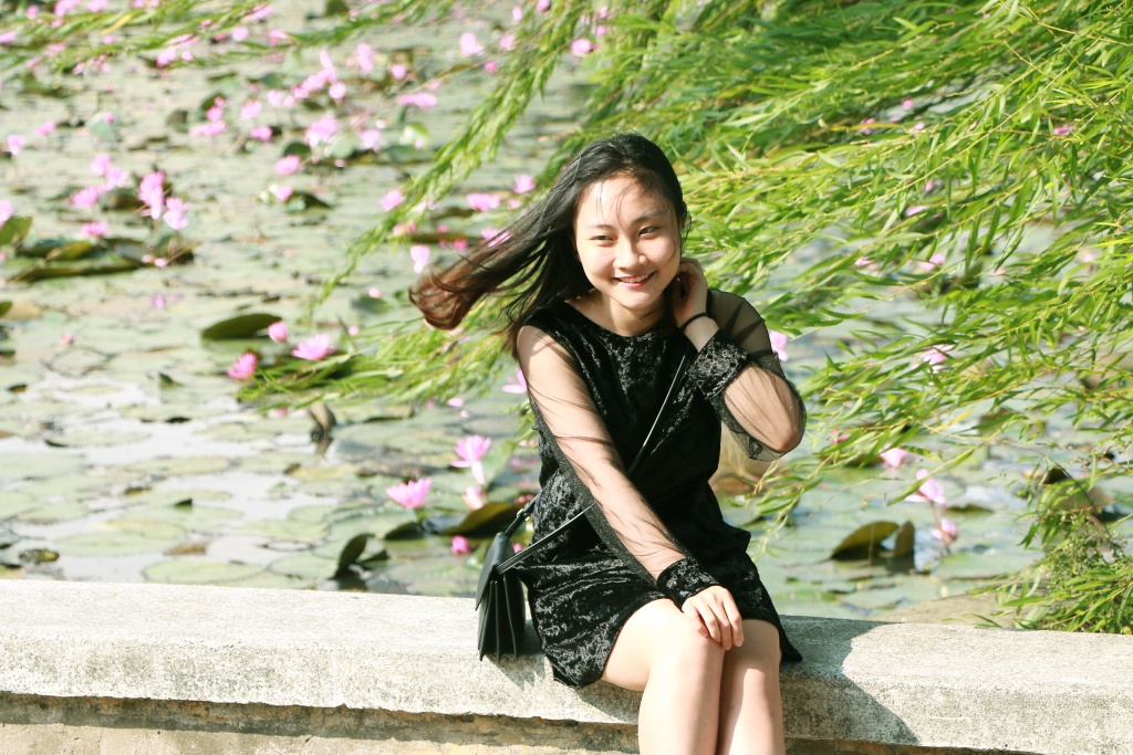 Sinh viên 'thả hồn' giữa sắc tím mơ màng ở hồ hoa súng khuôn viên ĐH Bách Khoa sinh vien tha hon giua sac tim mo mang o ho hoa sung khuon vien dh bach khoa