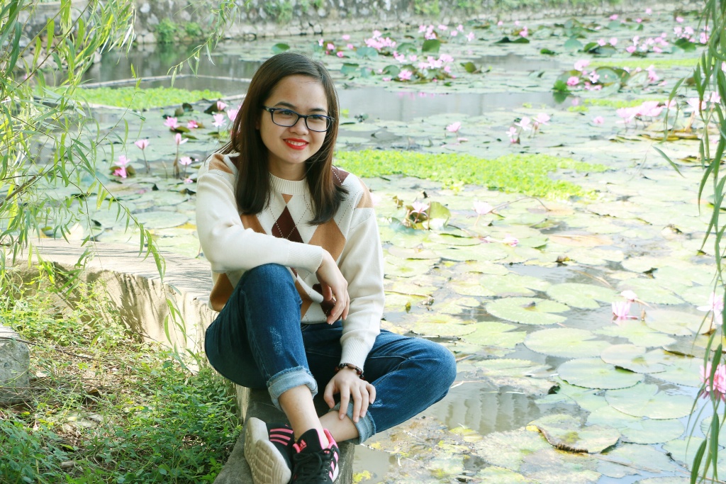 Sinh viên 'thả hồn' giữa sắc tím mơ màng ở hồ hoa súng khuôn viên ĐH Bách Khoa sinh vien tha hon giua sac tim mo mang o ho hoa sung khuon vien dh bach khoa