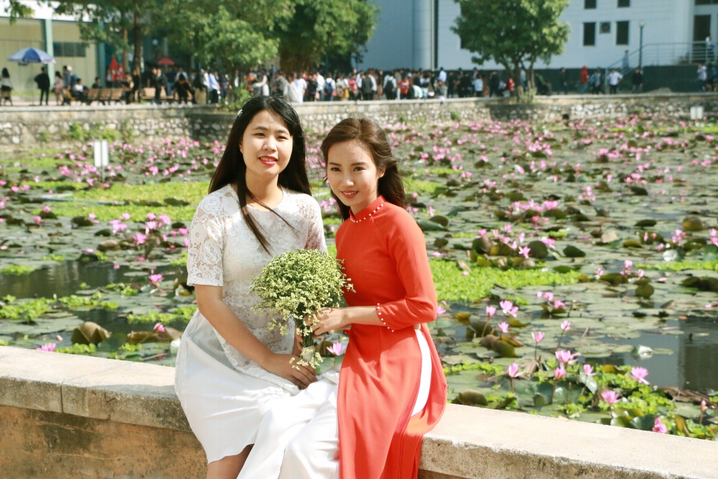 sinh vien tha hon giua sac tim mo mang o ho hoa sung khuon vien dh bach khoa