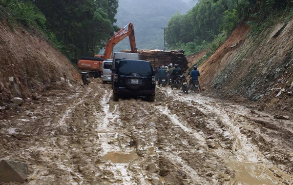 quang nam quang ngai nuoc lu dang cao 6 nguoi thuong vong