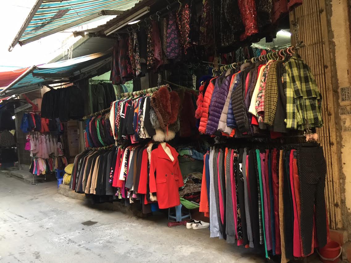 duong day ngam sau chiec ao secondhand ngan usd ve viet nam