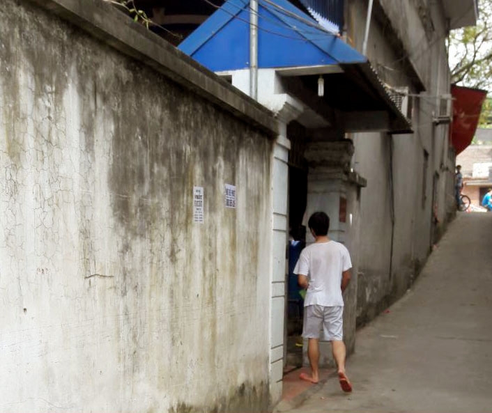 ha noi nu sinh lop 11 to bi thay giao xam hai nhieu lan