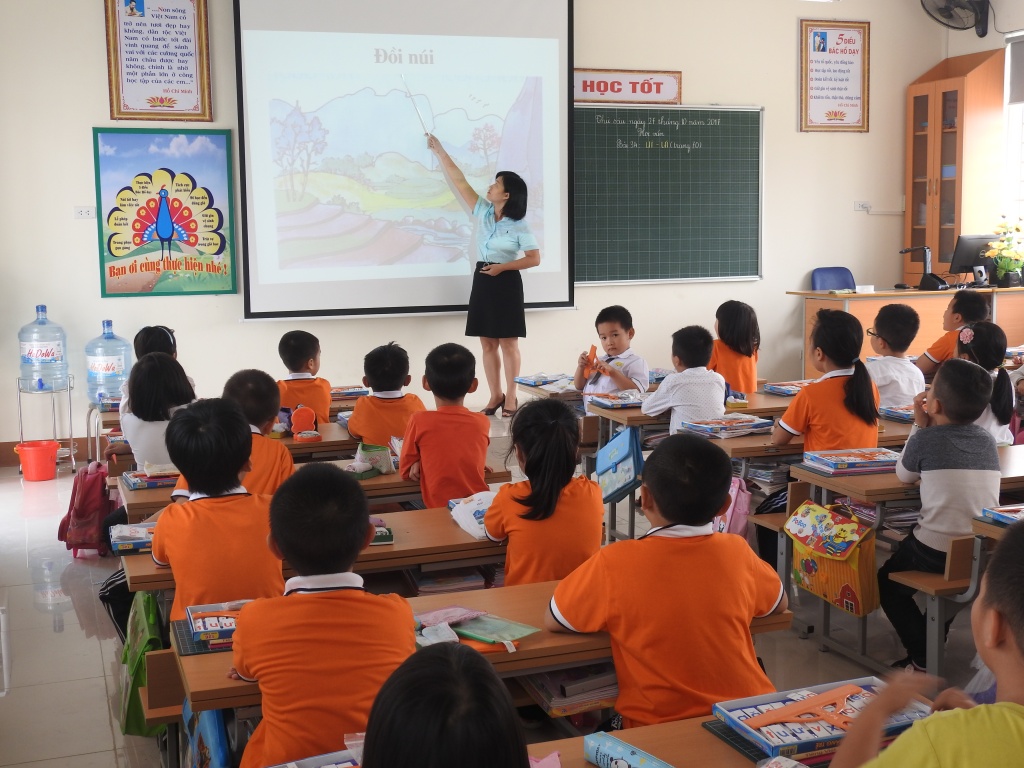 Bỏ Phòng GD&ĐT quận/huyện: Trước đề xuất mới, đừng vội 'ném đá' bo phong gddt quanhuyen truoc de xuat moi dung voi nem da
