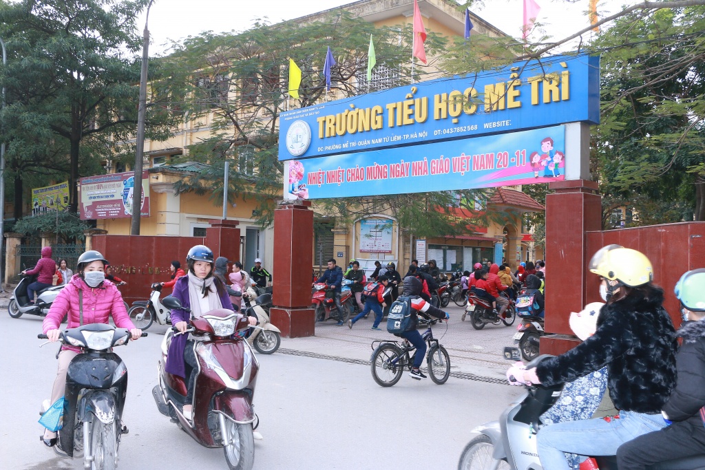 ha noi ret dam hoc sinh mac kin mit voi va den truong vi ngu quen