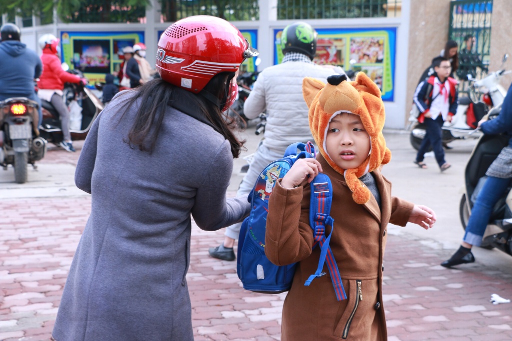 ha noi ret dam hoc sinh mac kin mit voi va den truong vi ngu quen