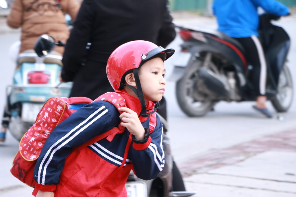 ha noi ret dam hoc sinh mac kin mit voi va den truong vi ngu quen