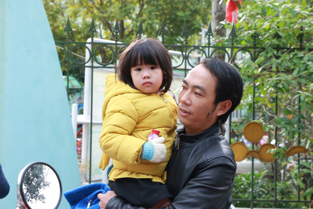ha noi ret dam hoc sinh mac kin mit voi va den truong vi ngu quen