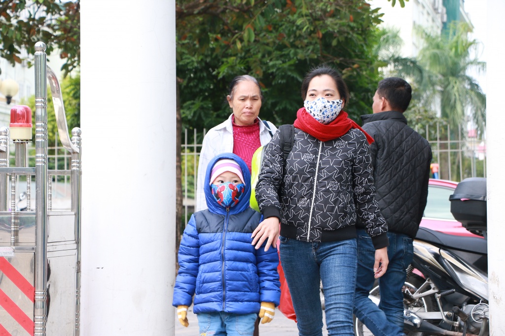 ha noi ret dam hoc sinh mac kin mit voi va den truong vi ngu quen