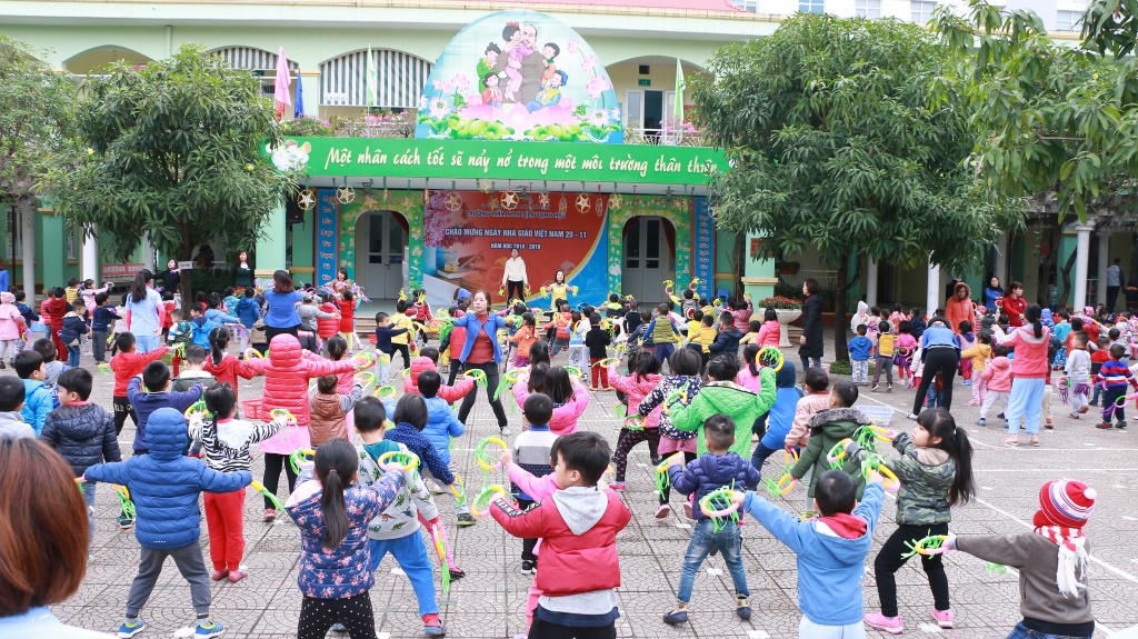 ha noi ret dam hoc sinh mac kin mit voi va den truong vi ngu quen