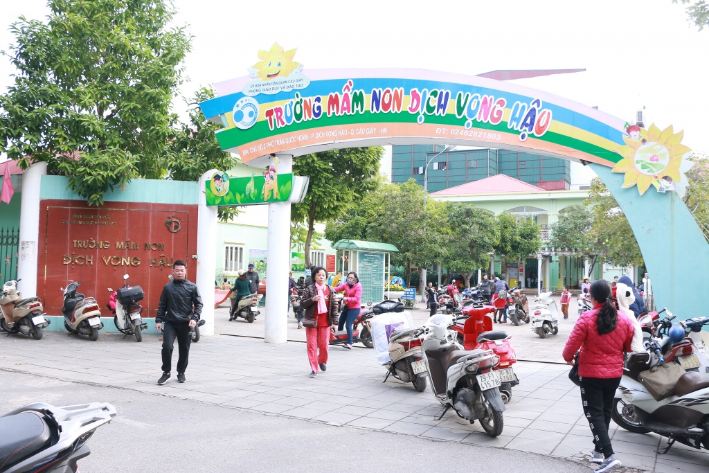 ha noi ret dam hoc sinh mac kin mit voi va den truong vi ngu quen