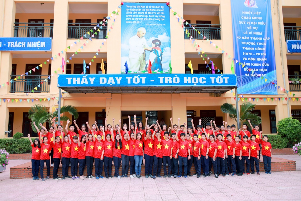 Cô trò cùng nhuộm đỏ lớp học cổ vũ ĐT Việt Nam đá chung kết AFF Cup 2018 co tro cung nhuom do lop hoc co vu dt viet nam da chung ket aff cup 2018