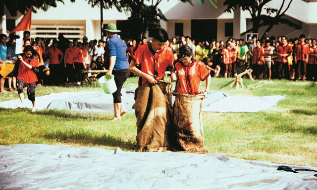 dua tro choi dan gian vao truong hoc tham dan van hoa dan toc