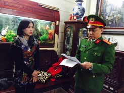 Hà Nội: Bắt nữ giám đốc khai thác cát trái phép trên sông Hồng