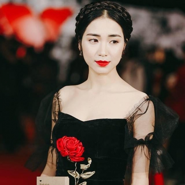 hoa minzy du da nang cap xai toan hang hieu nhung van mai mot tinh yeu voi son do