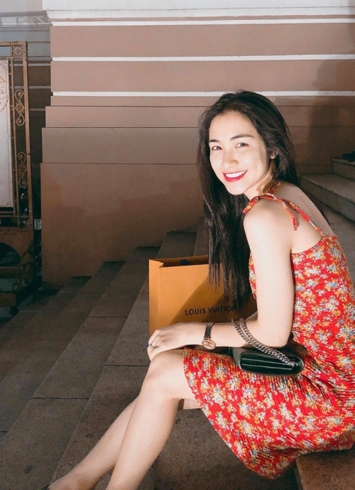 hoa minzy du da nang cap xai toan hang hieu nhung van mai mot tinh yeu voi son do