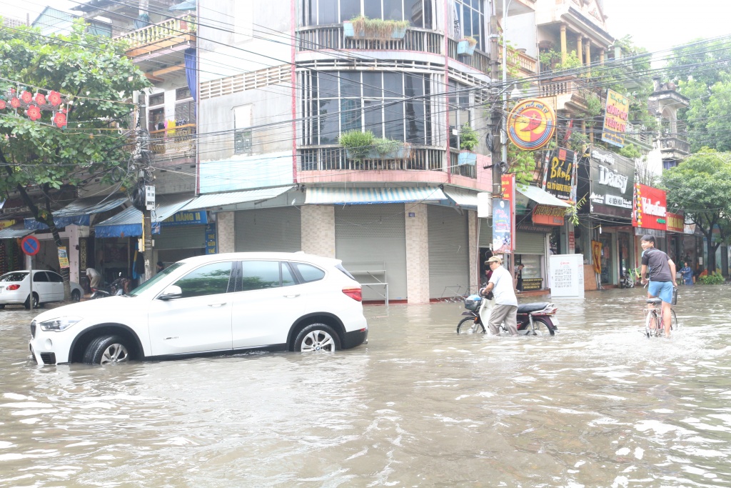 ha nam mua lon chua tung co nhieu tuyen pho bien thanh song