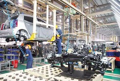 Ô tô Việt đắt gấp đôi Thái: Bộ Công thương nói thật nguyên nhân