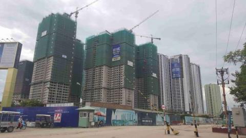chung cu goldmark city vua ban giao da dung tay boc duoc tung mang tuong