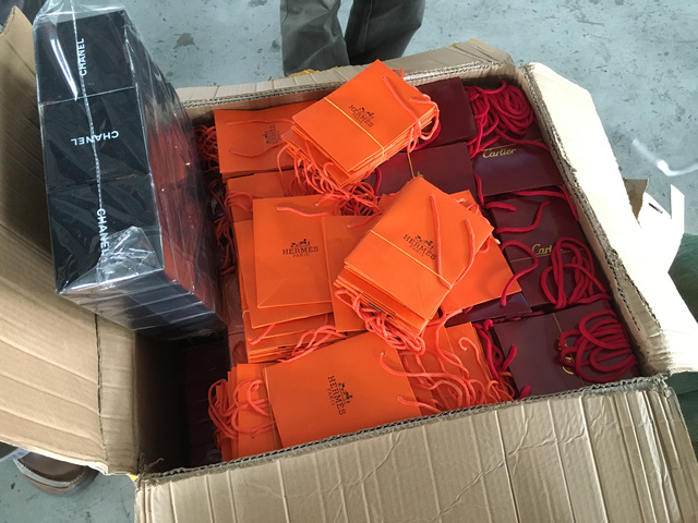 kham xet 13 container cho tui chanel hermes qua canh tham lau vao viet nam