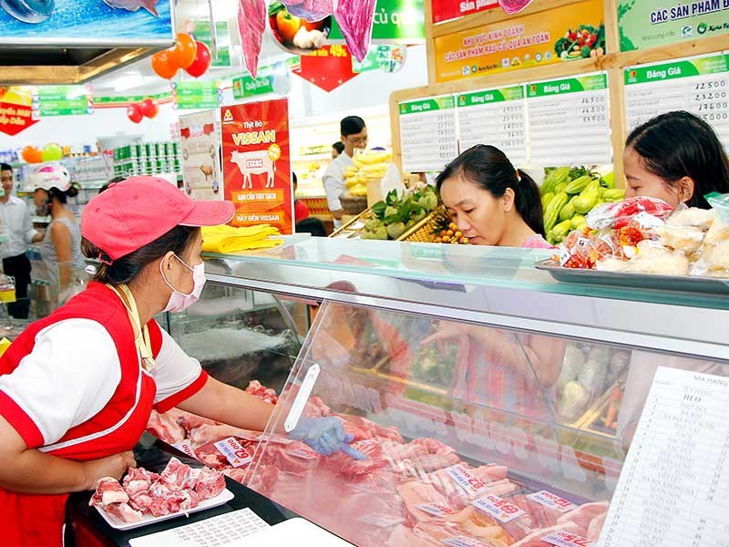 khoc liet cuoc chien cua hang tien loi