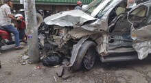 'Thánh lật' Fortuner bị Container đâm nát nhưng túi khí vẫn không chịu bung
