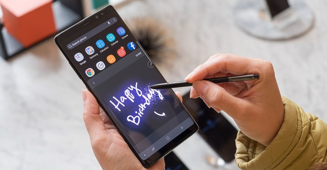 tai sao galaxy note 8 lai dat nhu vay